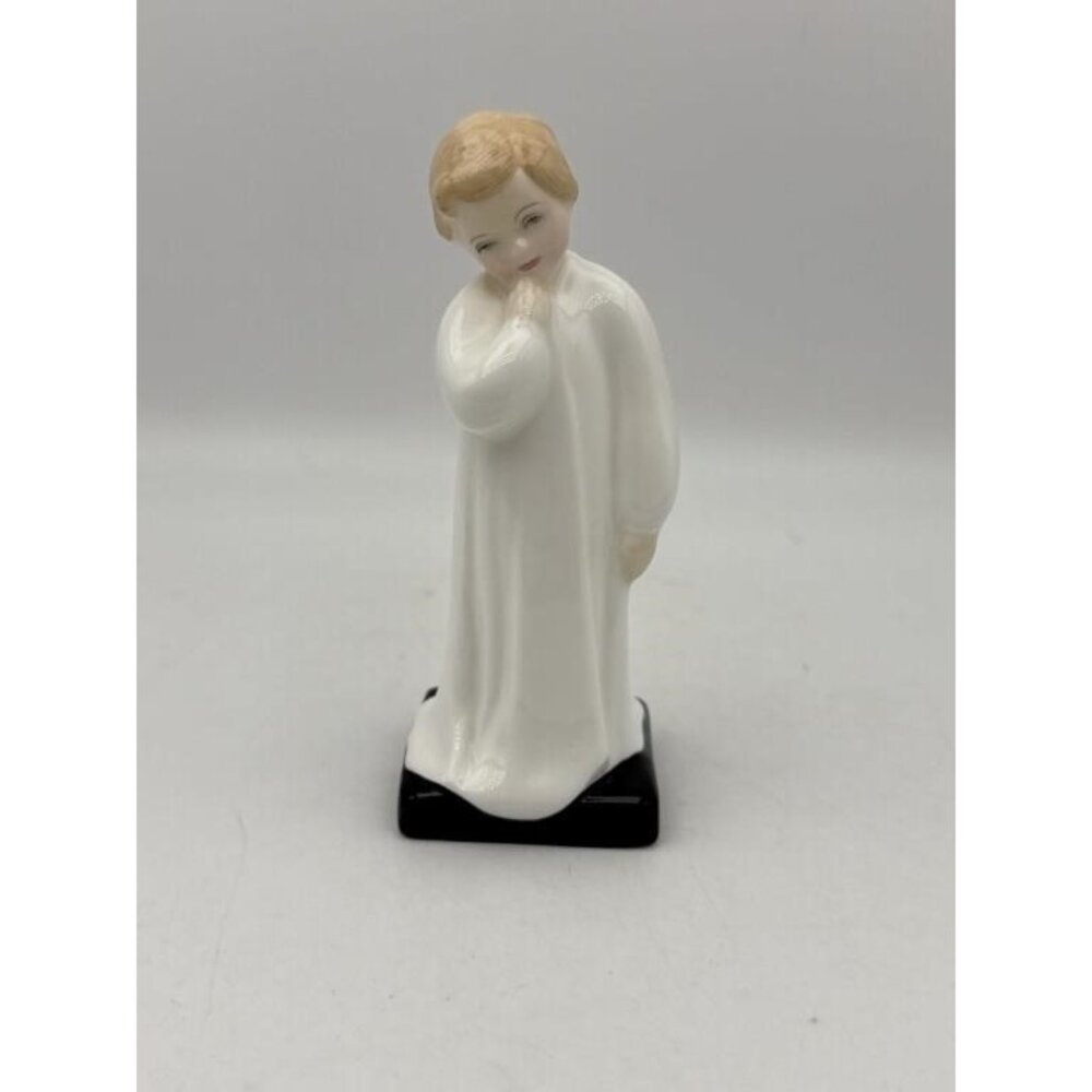 Royal Doulton Figurine “Darling” HN1985 – Fine Bone China Collectible